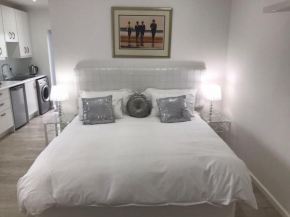 Summer Place, Southern Cross Drive, Constantia, Cape Town
